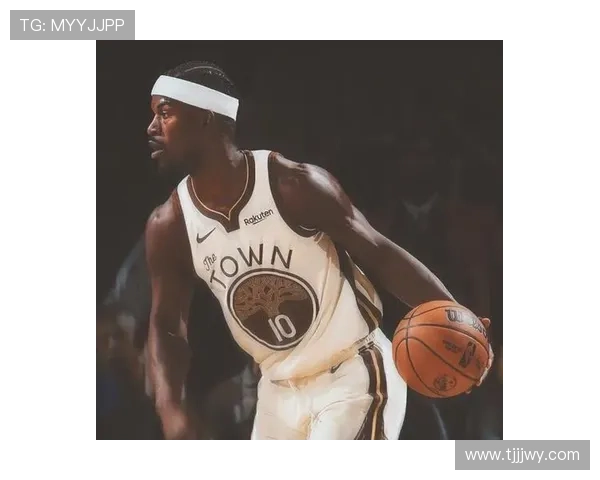 [NBA]巴特勒回传弧顶 小佩顿正面三分压哨命中.